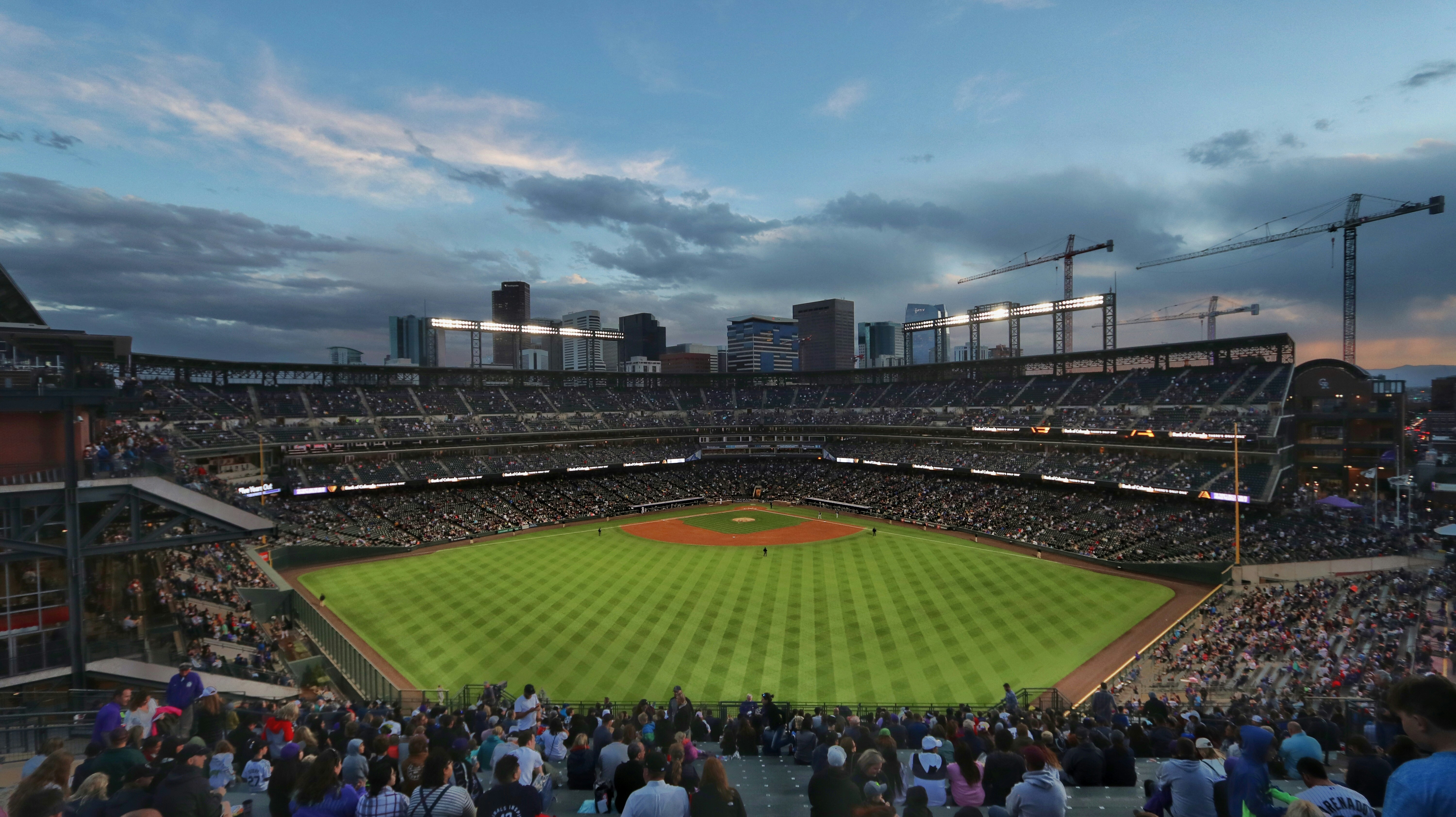 গুণমান আউটডোর LED স্পোর্টস লাইট কারখানা